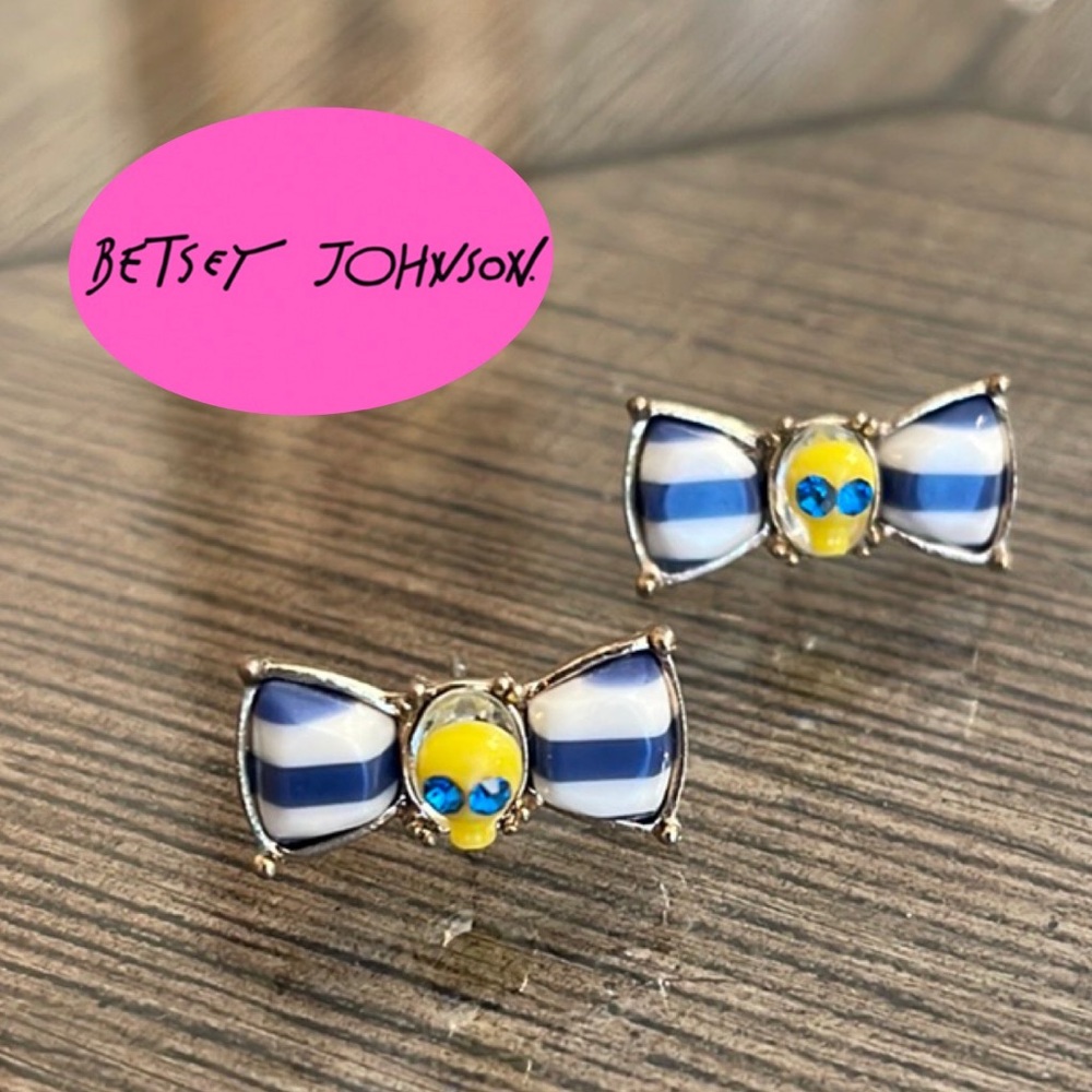 Betsy Johnson Ship Shape Bows with Yellow Skulls, Studs